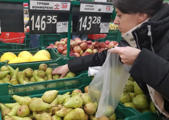 Фрукты из Европы, несмотря на санкции, продаются в России / Фото: De Volkskrant Фрукты из Европы, несмотря на санкции, продаются в России / Фото: De Volkskrant