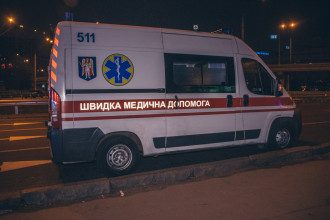 В Киеве возле метро нашли мертвым мужчину В Киеве возле метро нашли мертвым мужчину