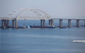 РФ заблокировала проход под Крымским мостом РФ заблокировала проход под Крымским мостом