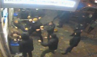 Нападение на спутников Анатолия Гриценко. Фото: кадр из видео