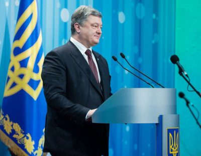 Порошенко, довольный