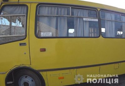 В Ирпене девочка выпала из маршрутки во время движения и попала в больницу В Ирпене девочка выпала из маршрутки во время движения и попала в больницу