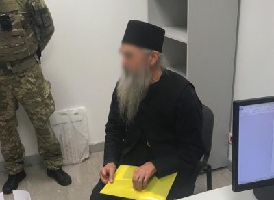 В "Борисполе" задержали священника с поддельным паспортом / ГПСУ В "Борисполе" задержали священника с поддельным паспортом / ГПСУ