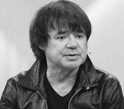 "Духовник не сдержал слезы": в Москве отпели Евгения Осина, опубликовано видео