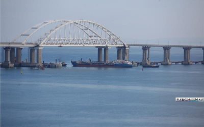 РФ заблокировала проход под Крымским мостом