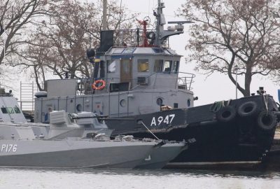 В Сети появились снимки захваченных украинских кораблей в порту Керчи