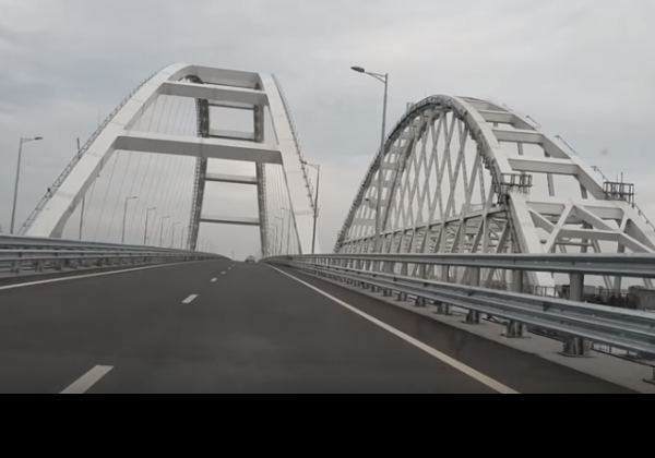 "Всегда позорьтесь до конца": с Крымским мостом случилось очередное ЧП