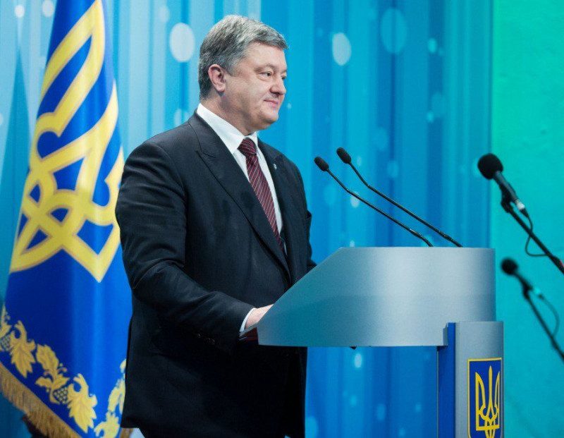 После "выборов" в "ЛНДР" Порошенко выступил с предложением изменить Конституцию