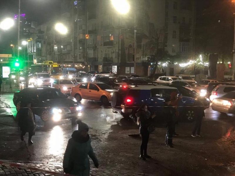 Прорыв трубы на Шота Руставели в Киеве