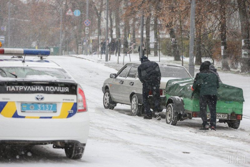 В МВД думают зимой штрафовать автовладельцев с летней резиной