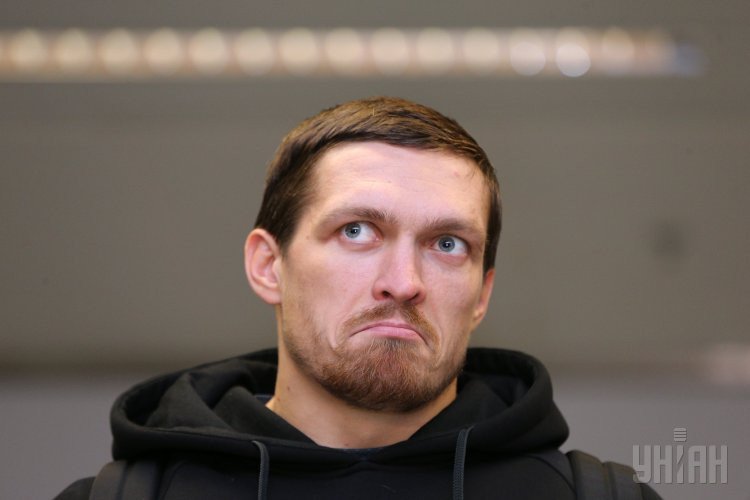 Александр Усик вернулся в Украину и дал пресс-конференцию Александр Усик вернулся в Украину и дал пресс-конференцию
