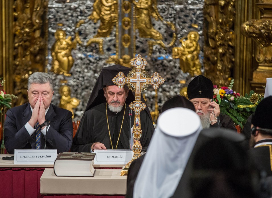 Объединительный собор: Порошенко обвинил РПЦ в давлении на иерархов УПЦ МП