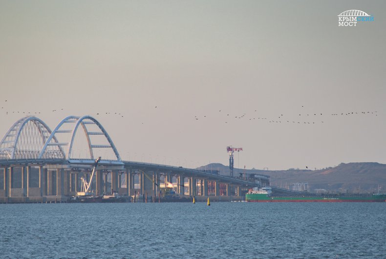 По Крымскому мосту поезда начнут ходить в декабре 2019-го, сообщил Аркадий Ротенберг