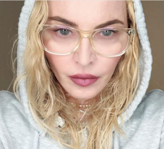 Певица Мадонна похвасталась интимным архивным фото