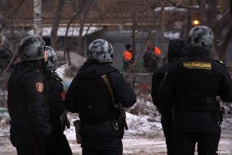 В Магнитогорске из-под завалов подъезда спасли людей В Магнитогорске из-под завалов подъезда спасли людей