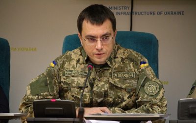 Омелян оправдался за ношение военной формы