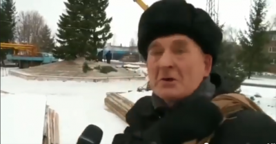 Россиянину не понравилась елка от олеумного завода / Фото: скриншот из видео Россиянину не понравилась елка от олеумного завода / Фото: скриншот из видео