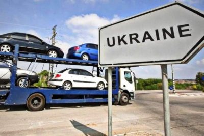 "Евробляхеры" массово бросают свои автомобили за границей: опубликовано видео