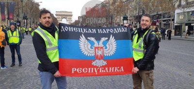 В Париже развернули флаг "ДНР" / WarGonzo