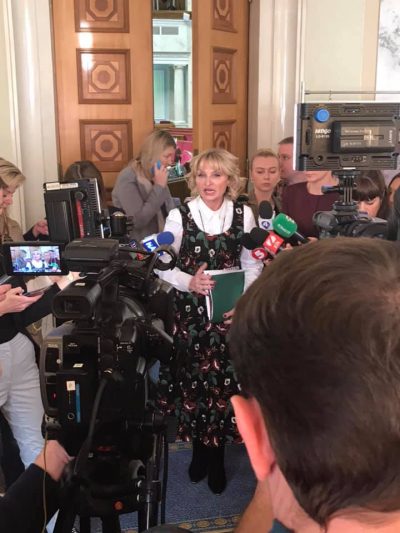 Луценко пришла в Раду в дорогих брендовых ботильонах