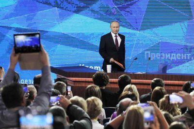 Из-за выхода США из Договора о ликвидации ракет средней и меньшей дальности такие ракеты могут оказаться в Европе, утверждает Владимир Путин