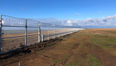 В Украине объяснили, зачем Россия построила забор на границе с Крымом