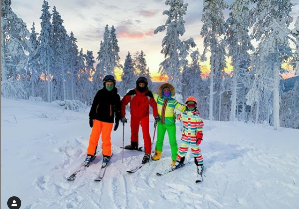 "Ярко и кайфово": Бабкин на Новый год повез семью в Лапландию
