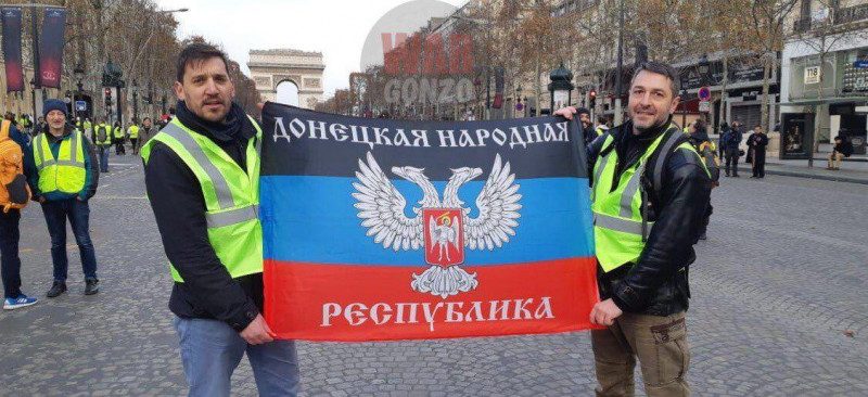 В Париже развернули флаг "ДНР" / WarGonzo