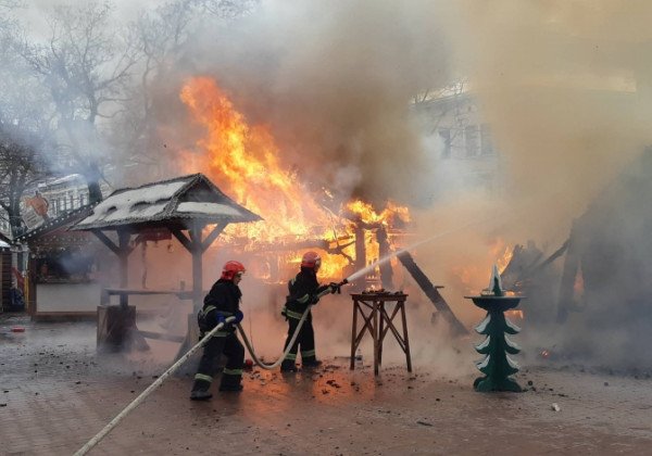 Пожар на Рождественской ярмарке во Львове Пожар на Рождественской ярмарке во Львове