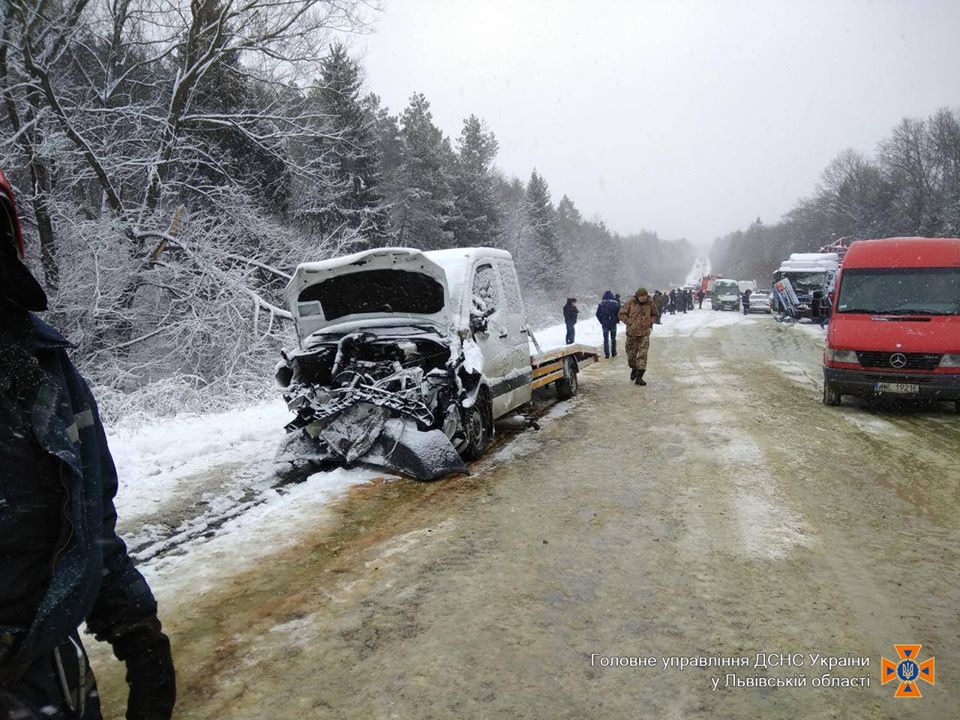 На Львовщине произошло тройное ДТП, есть жертвы