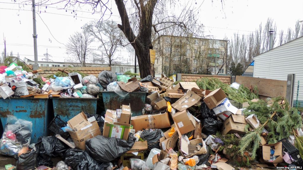 Горы мусора в Керчи