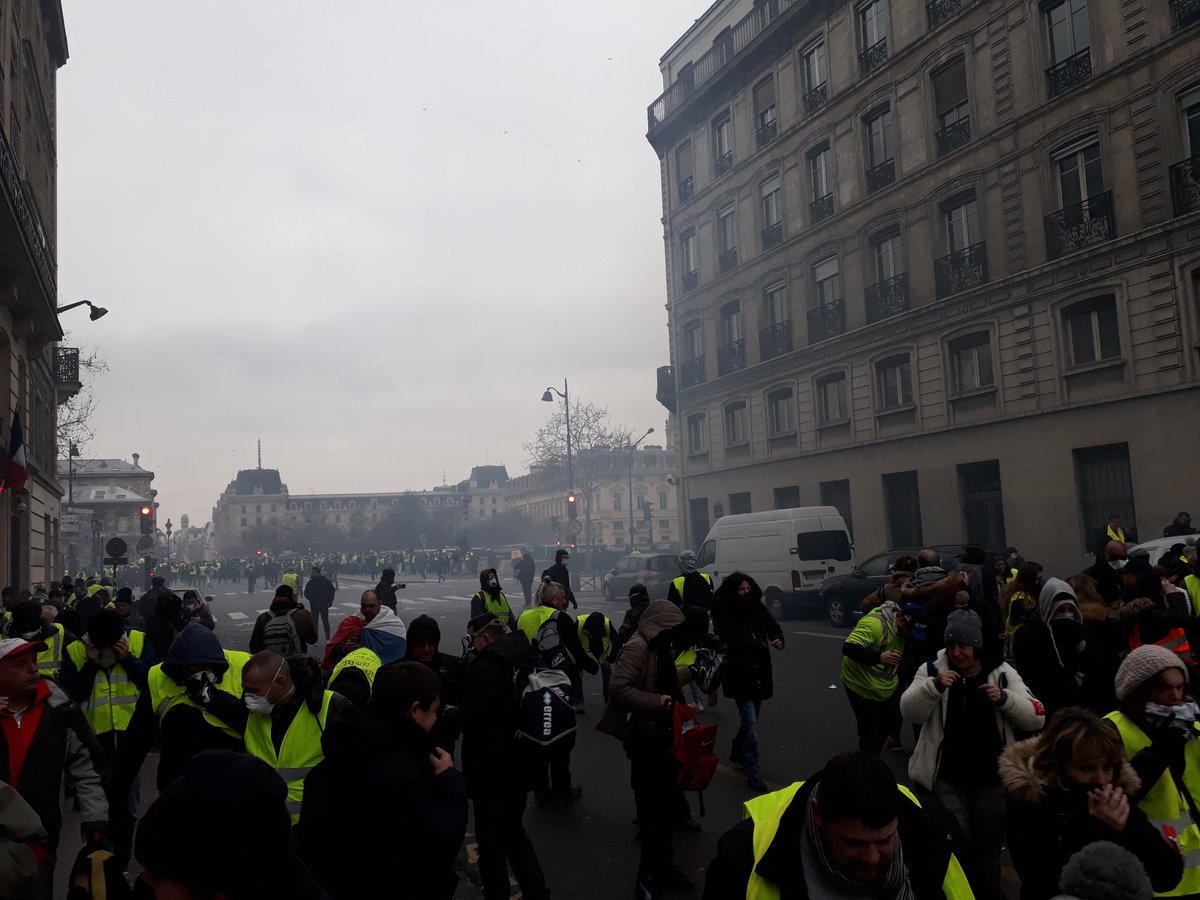 Новые протесты "желтых жилетов"