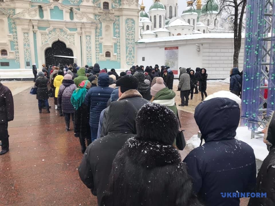 Очередь за томосом / ukrinform.ru