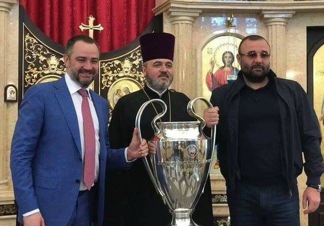 Андрей Павелко (слева) и Александр Петровский (справа)