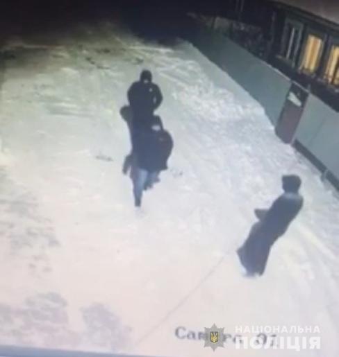 В полиции сообщили, что в Кривом Роге на депутата могли напасть трое мужчин В полиции сообщили, что в Кривом Роге на депутата могли напасть трое мужчин