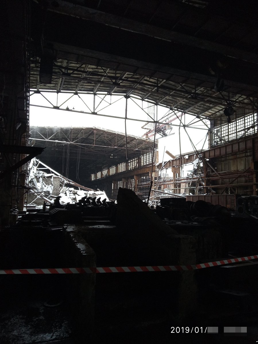 Рухнувшая крыша в Алчевске