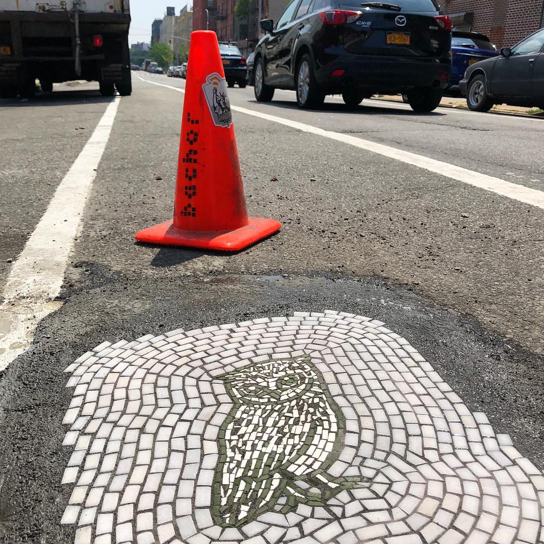 Ямы на дорогах из мозаики Ямы на дорогах из мозаики