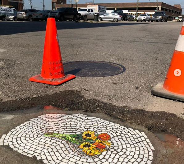 Ямы на дорогах из мозаики Ямы на дорогах из мозаики