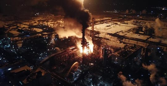 Пожар на заводе "Карпатнефтехим" Пожар на заводе "Карпатнефтехим"