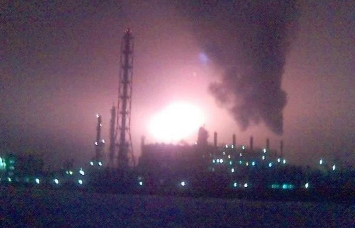 Пожар на заводе "Карпатнефтехим" Пожар на заводе "Карпатнефтехим"