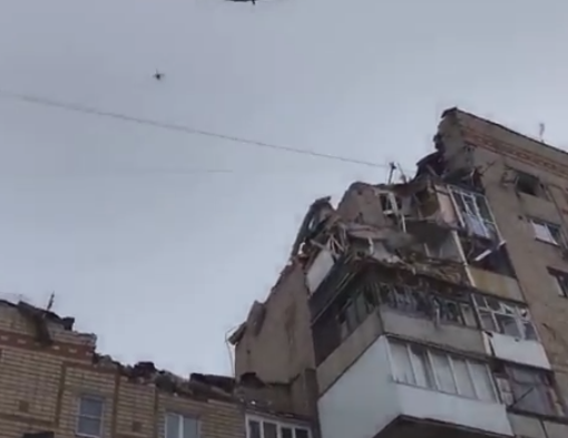 В РФ главная версия правоохранителей взрыва в многоэтажке в Шахтах — утечка газа В РФ главная версия правоохранителей взрыва в многоэтажке в Шахтах — утечка газа