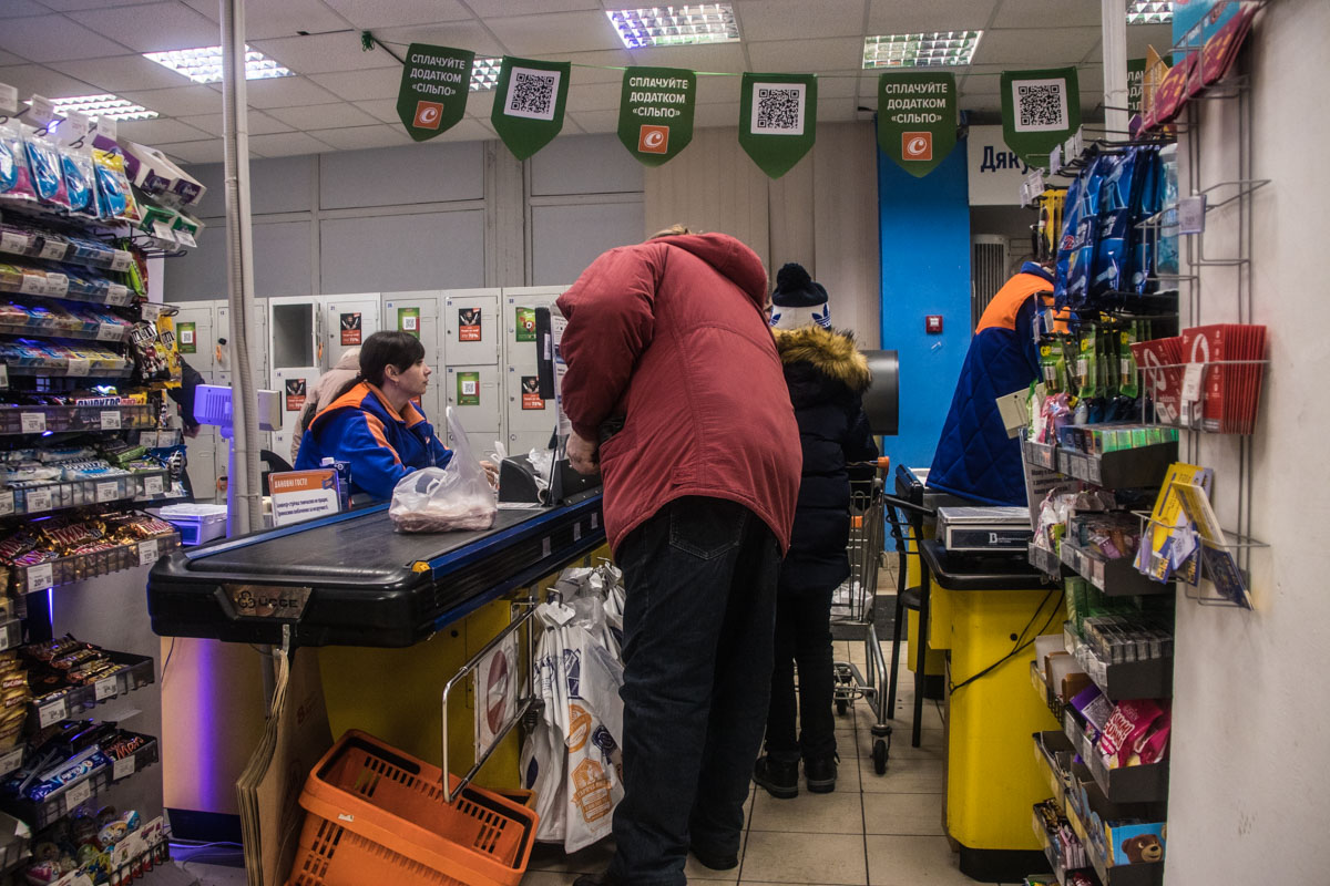 В киевском супермаркете умер мужчина, узнали журналисты