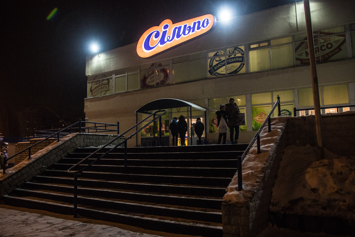 В киевском супермаркете умер мужчина, узнали журналисты