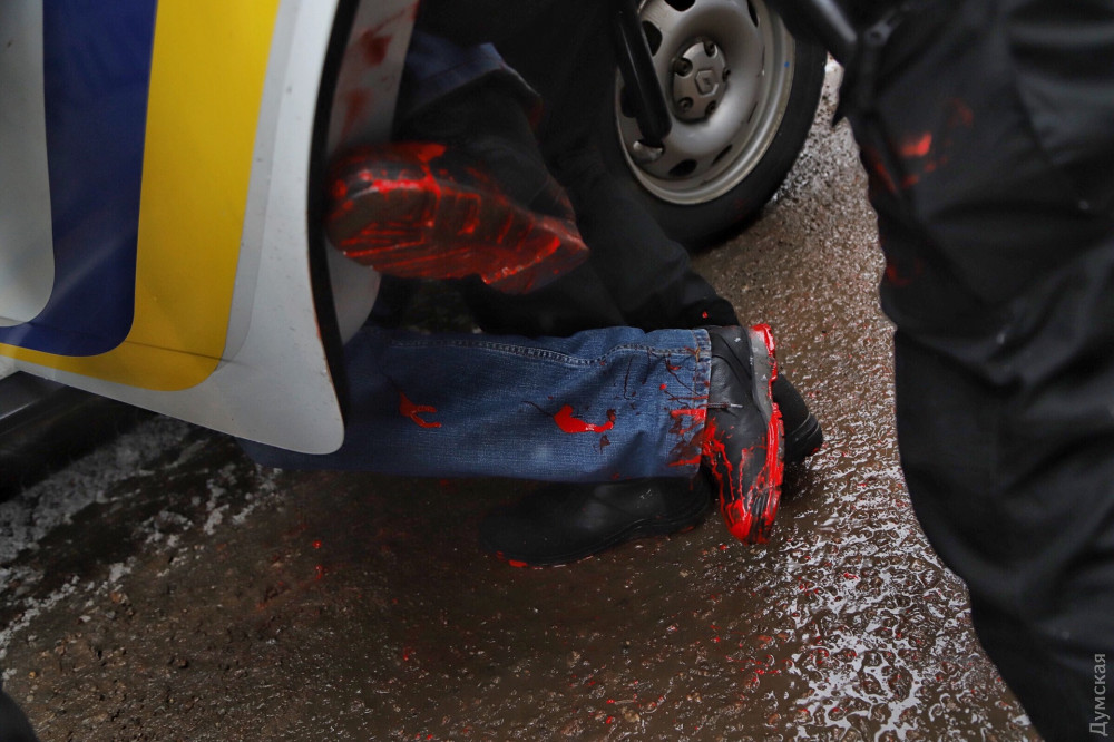 В Одессе у консульства РФ произошли потасовки с полицией