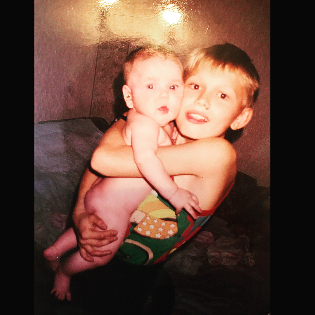 Алина Гросу со старшим сводным братом Романом