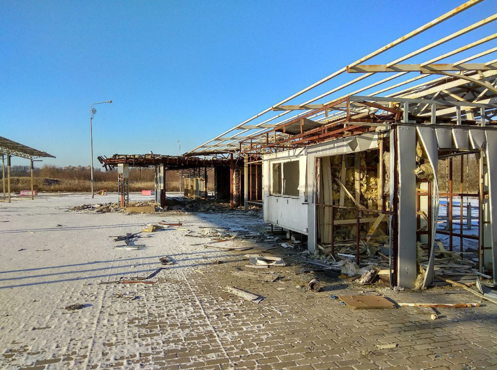 В Донецке от автовокзала "Западный" остались щепки В Донецке от автовокзала "Западный" остались щепки