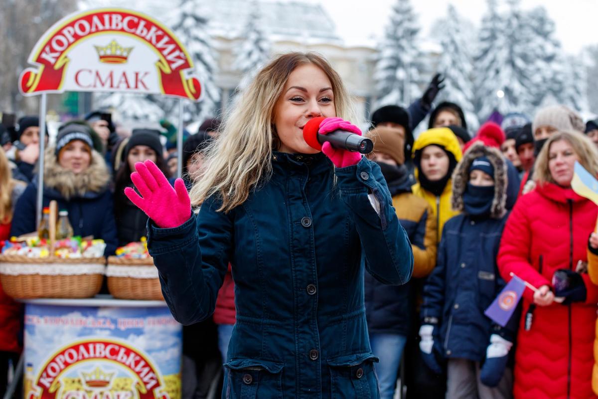 Певица Alyosha