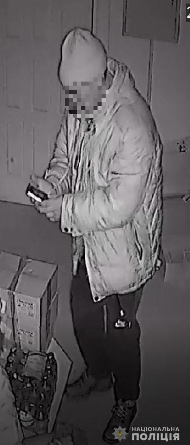 В Харькове мужчина в аптеке изнасиловал и ограбил девушку-провизора В Харькове мужчина в аптеке изнасиловал и ограбил девушку-провизора