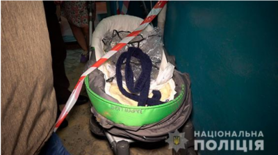 О трагедии напоминает искореженная детская коляска / Фото: Нацполиция О трагедии напоминает искореженная детская коляска / Фото: Нацполиция