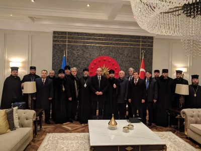 Украиной уже 5 лет управляют клоуны: журналист прокомментировал поездку Порошенко за томосом